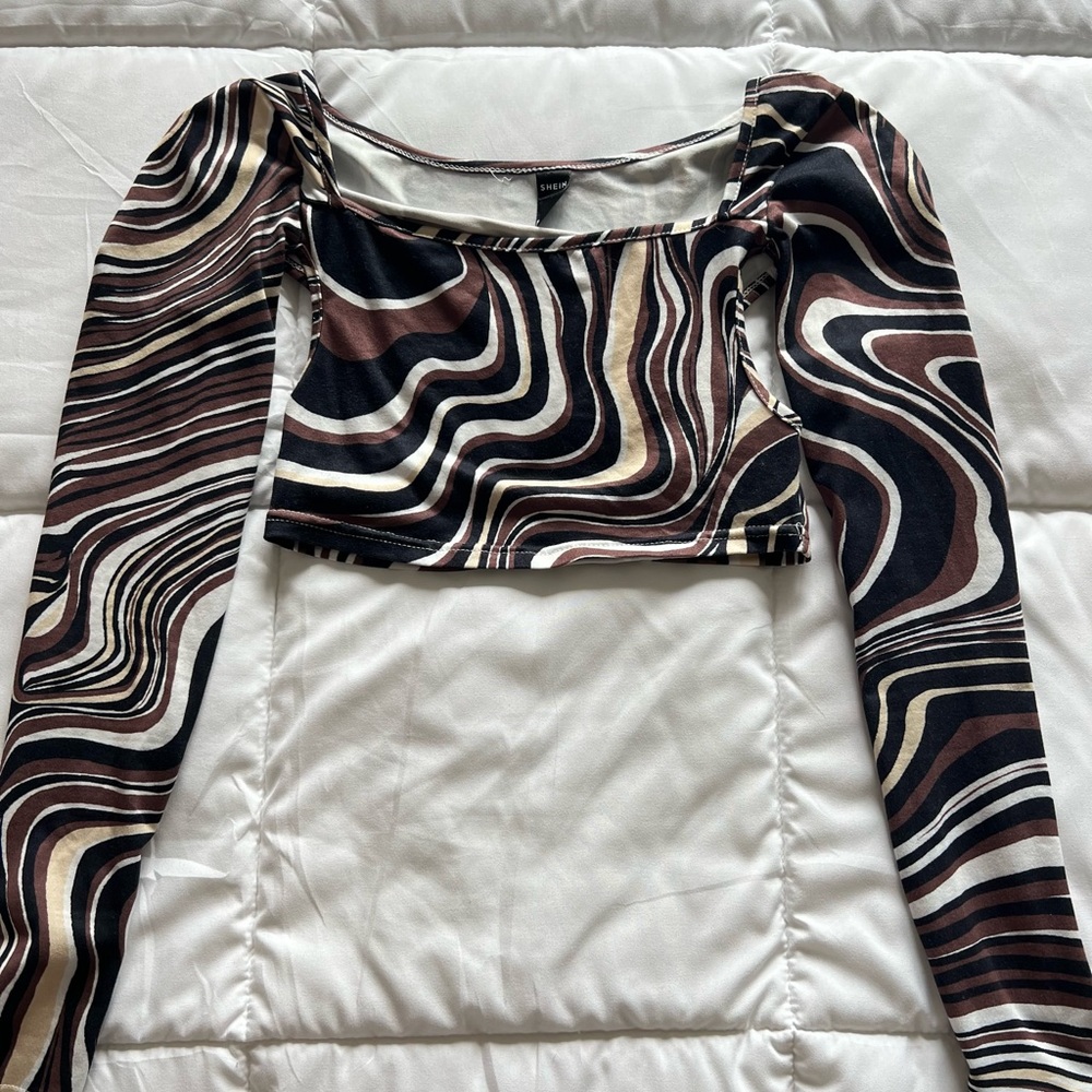 Women's Swirl Patterned Crop Top